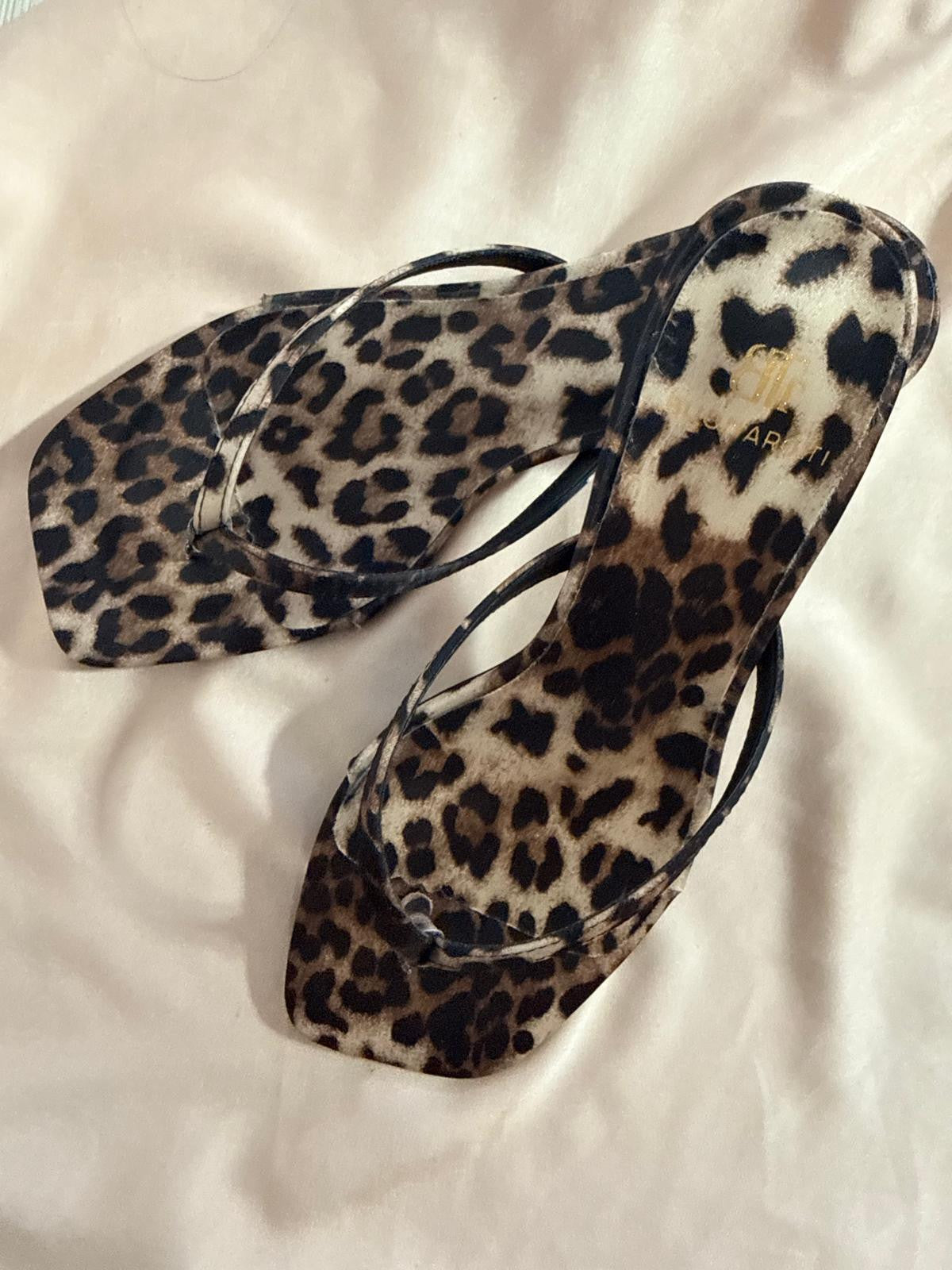 SANDALIA TACONCITO LEOPARDO
