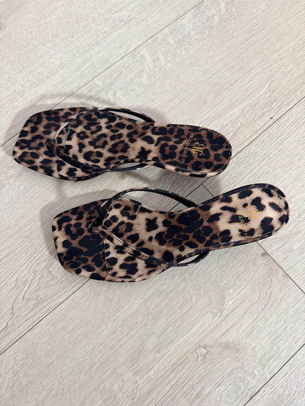 SANDALIA TACONCITO LEOPARDO