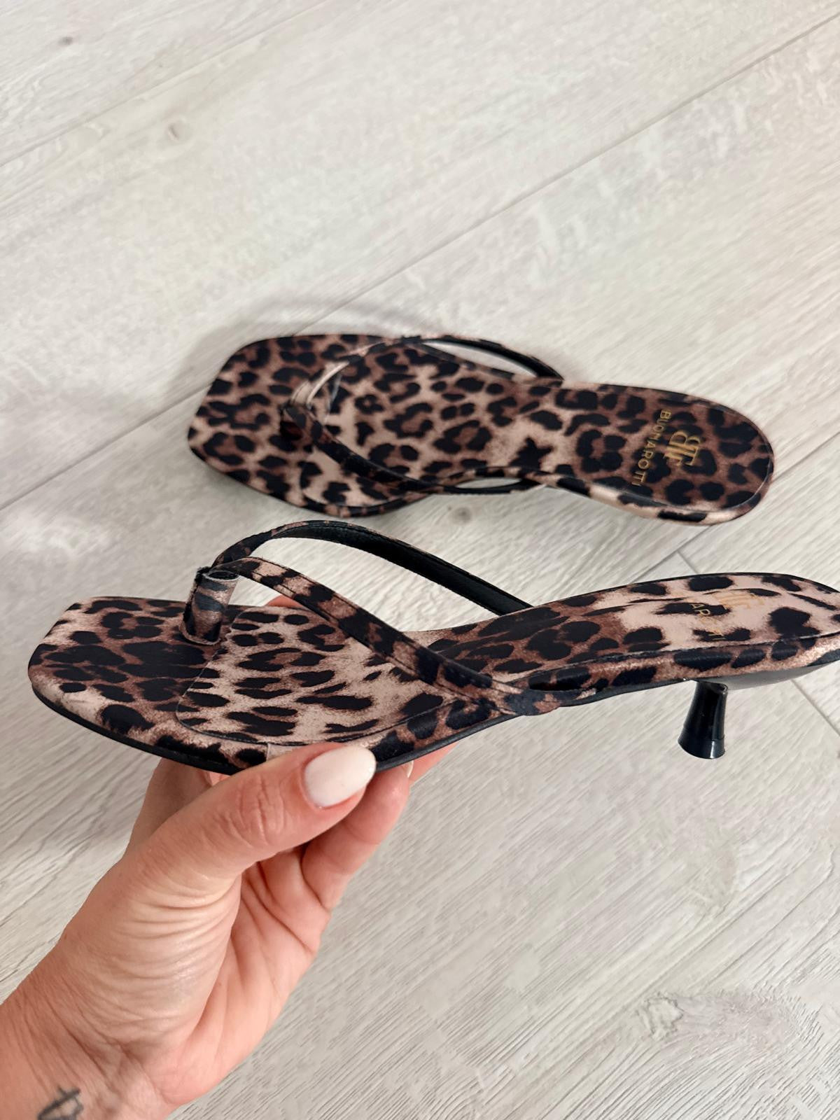 SANDALIA TACONCITO LEOPARDO