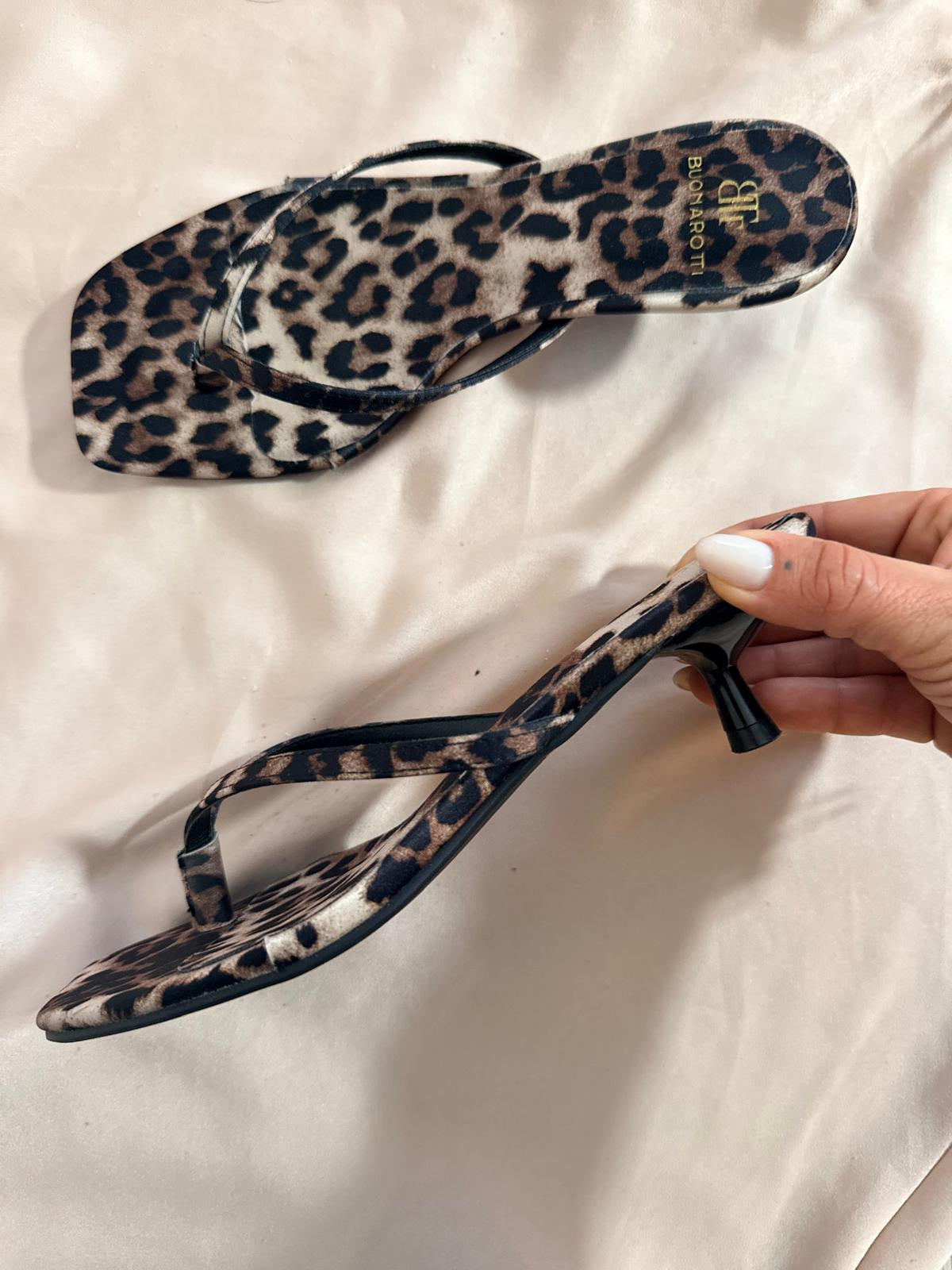 SANDALIA TACONCITO LEOPARDO