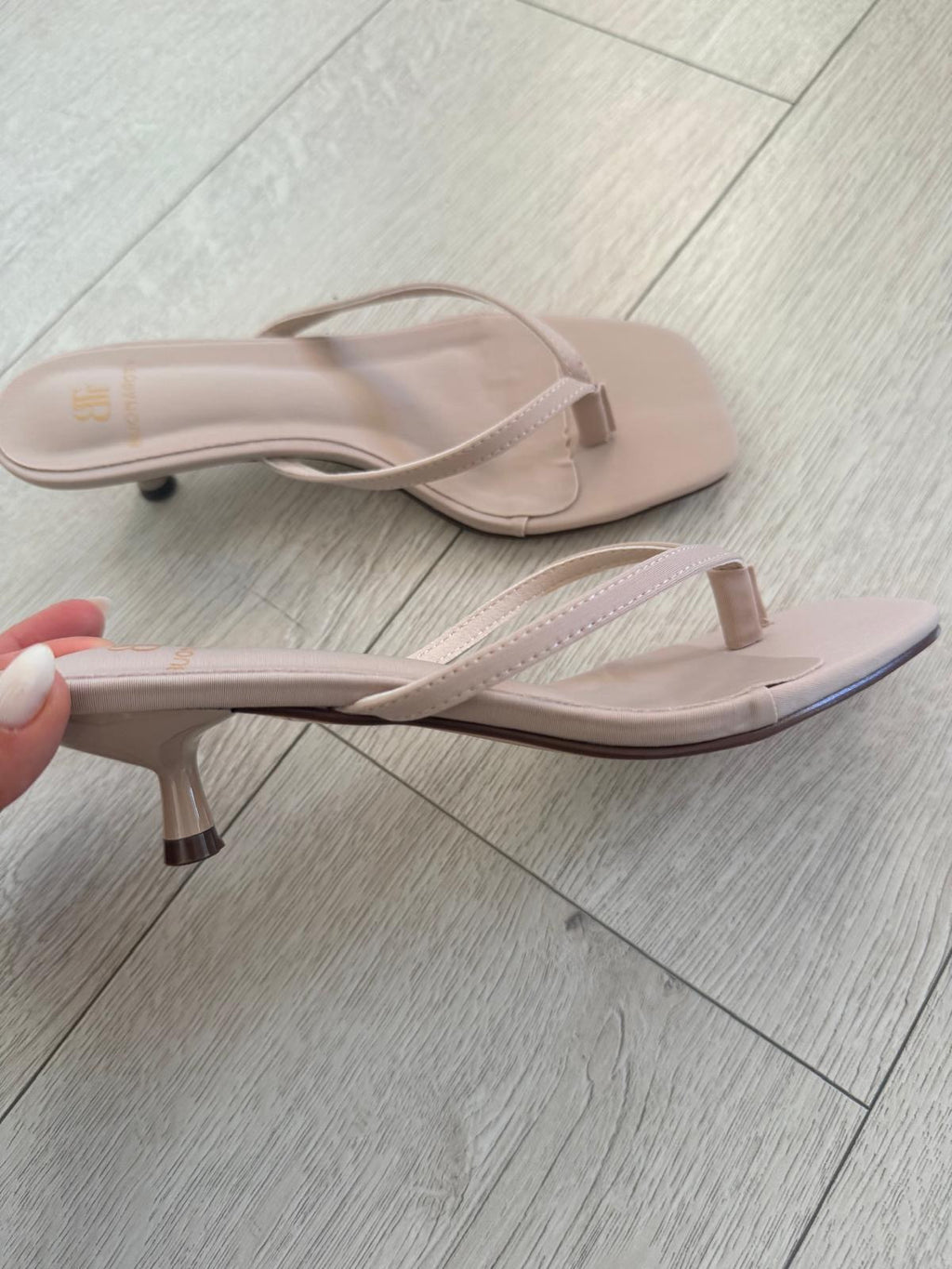 SANDALIA TACONCITO BEIGE