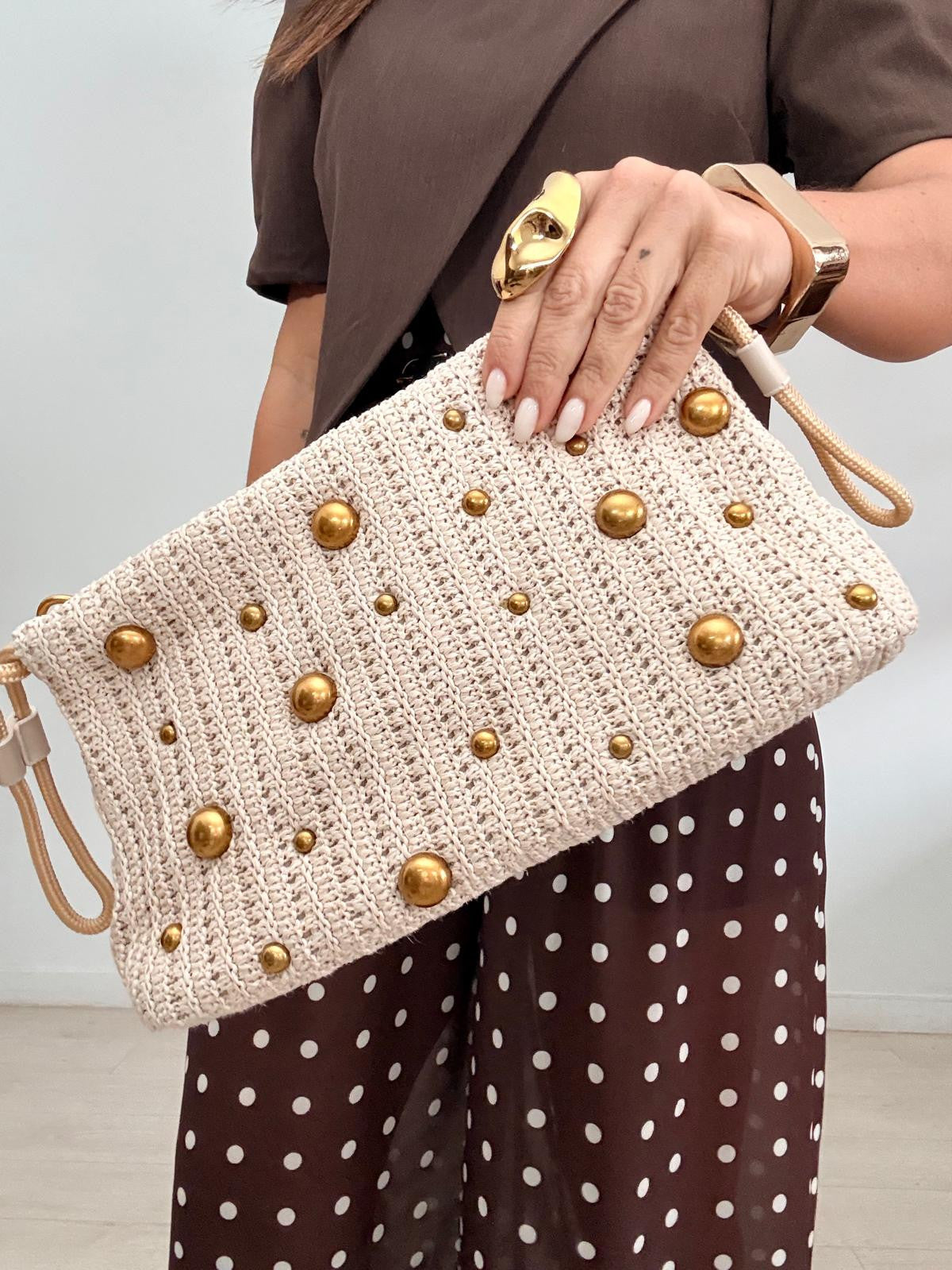 BOLSO CROCHET + TACHAS DORADAS
