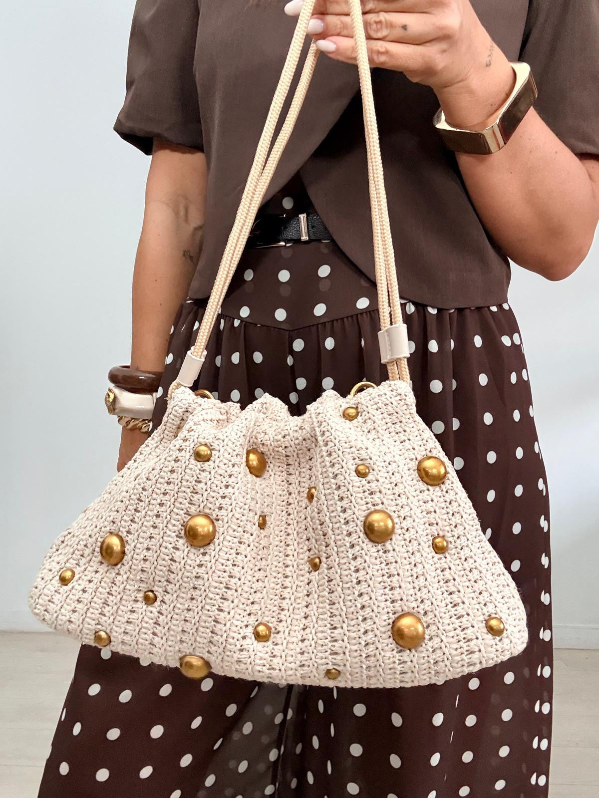 BOLSO CROCHET + TACHAS DORADAS