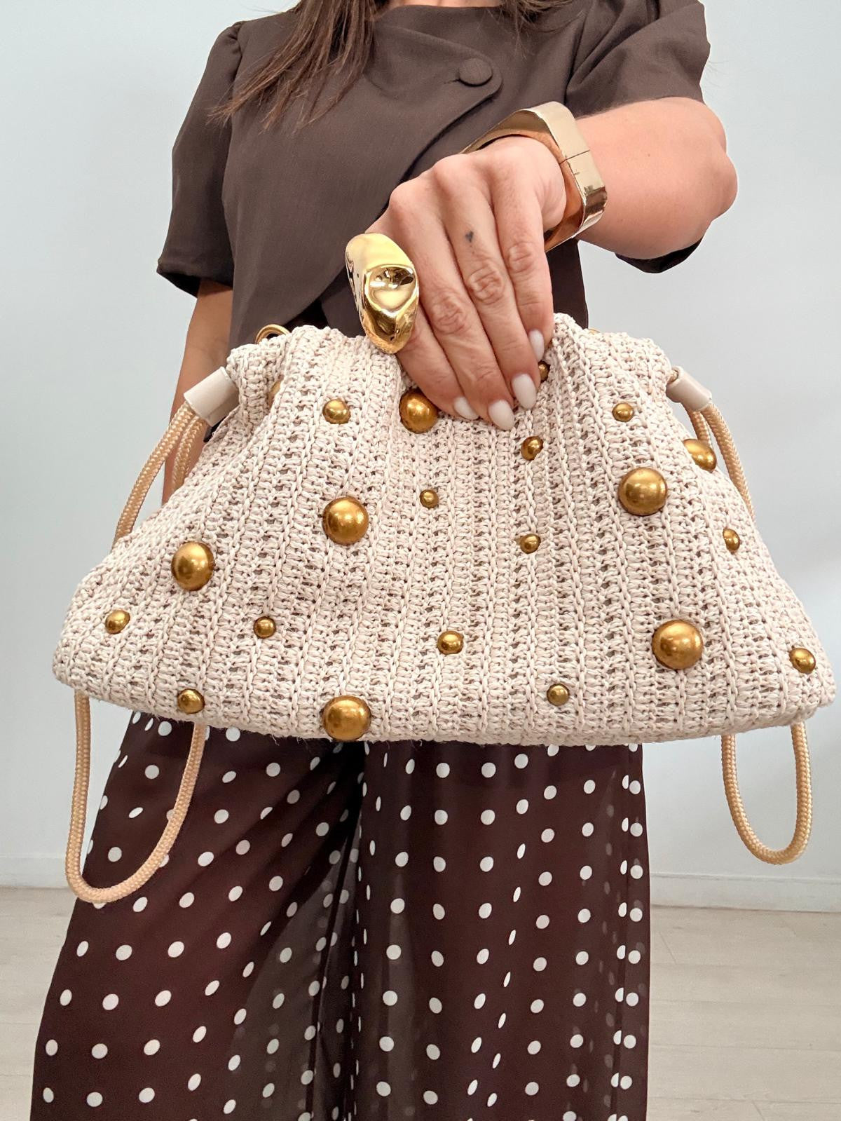 BOLSO CROCHET + TACHAS DORADAS