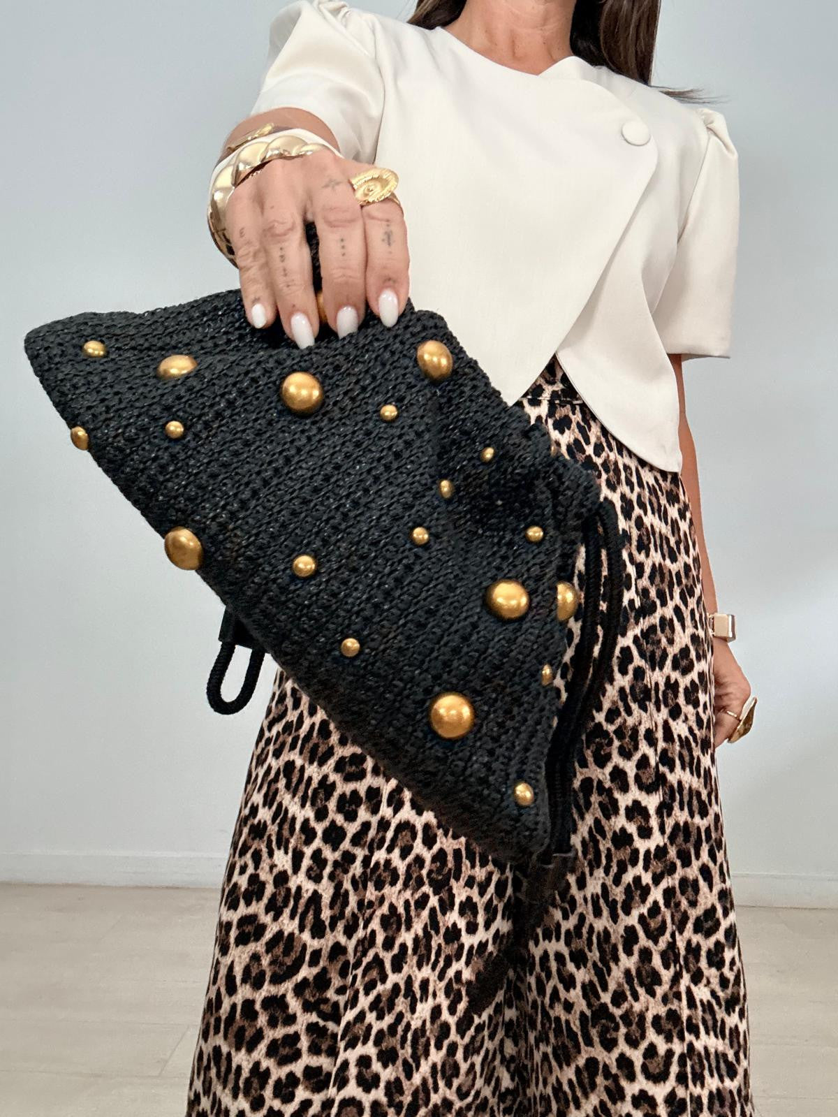 BOLSO CROCHET + TACHAS DORADAS