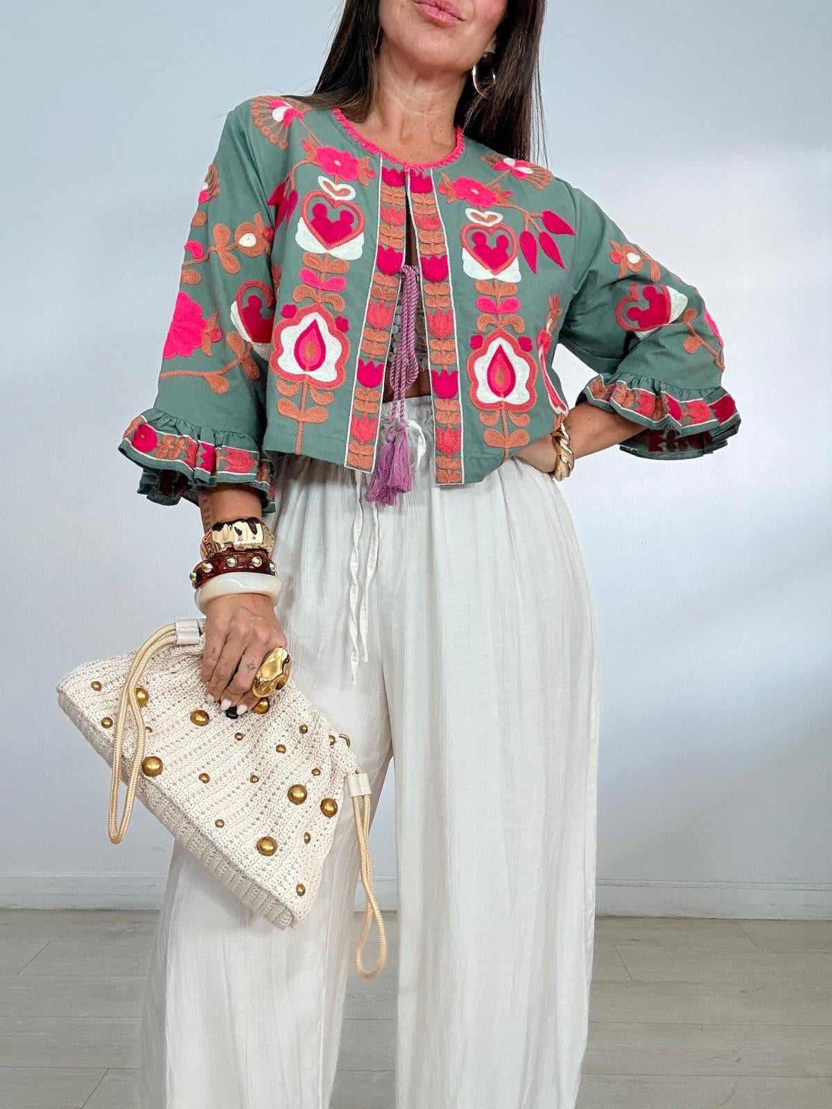 CHAQUETITA CORTA BORDADA THAI