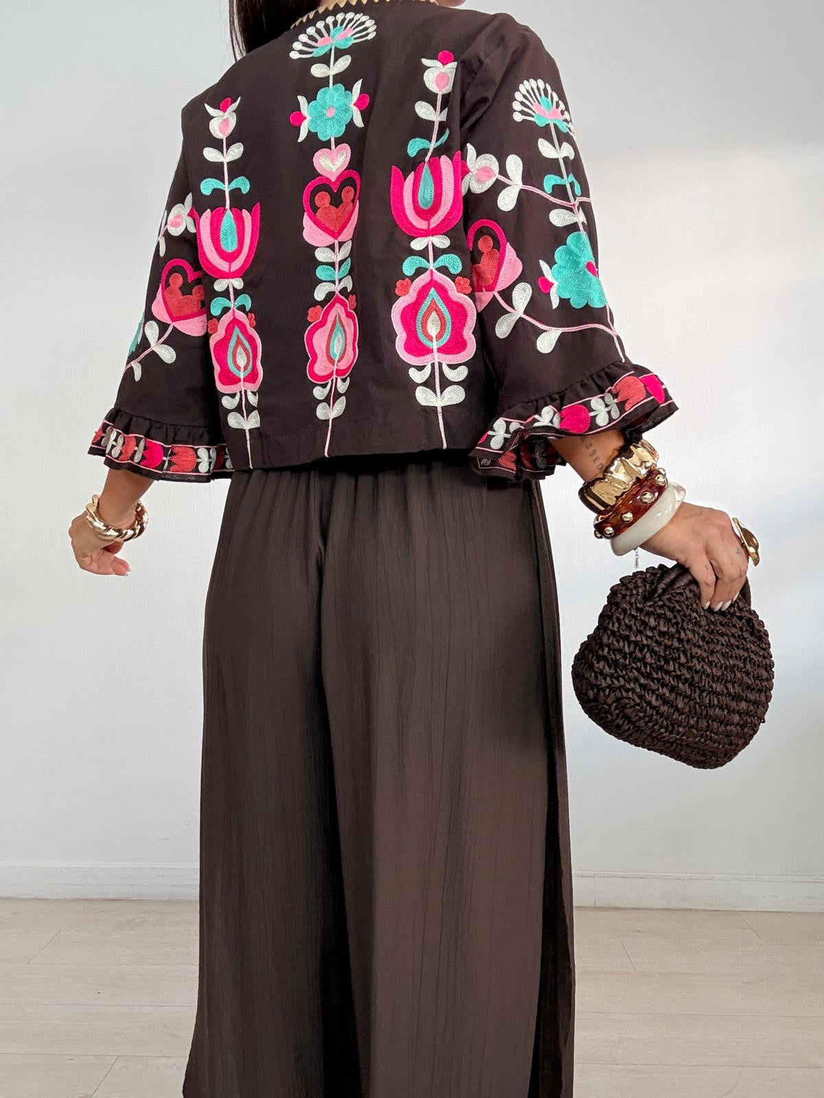 CHAQUETITA CORTA BORDADA THAI