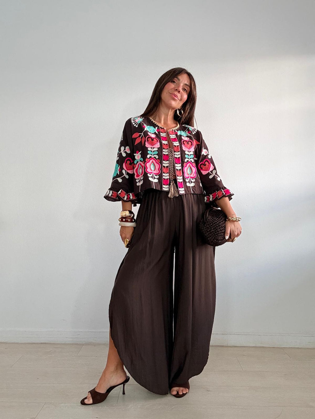 CHAQUETITA CORTA BORDADA THAI