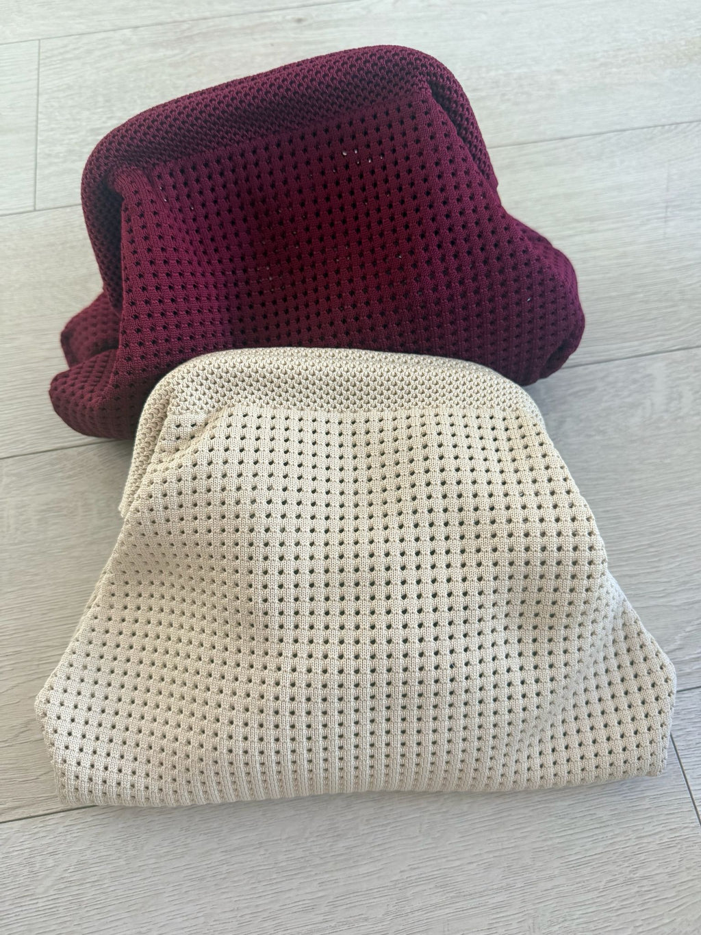 BOLSO CLUTCH PERFORADO