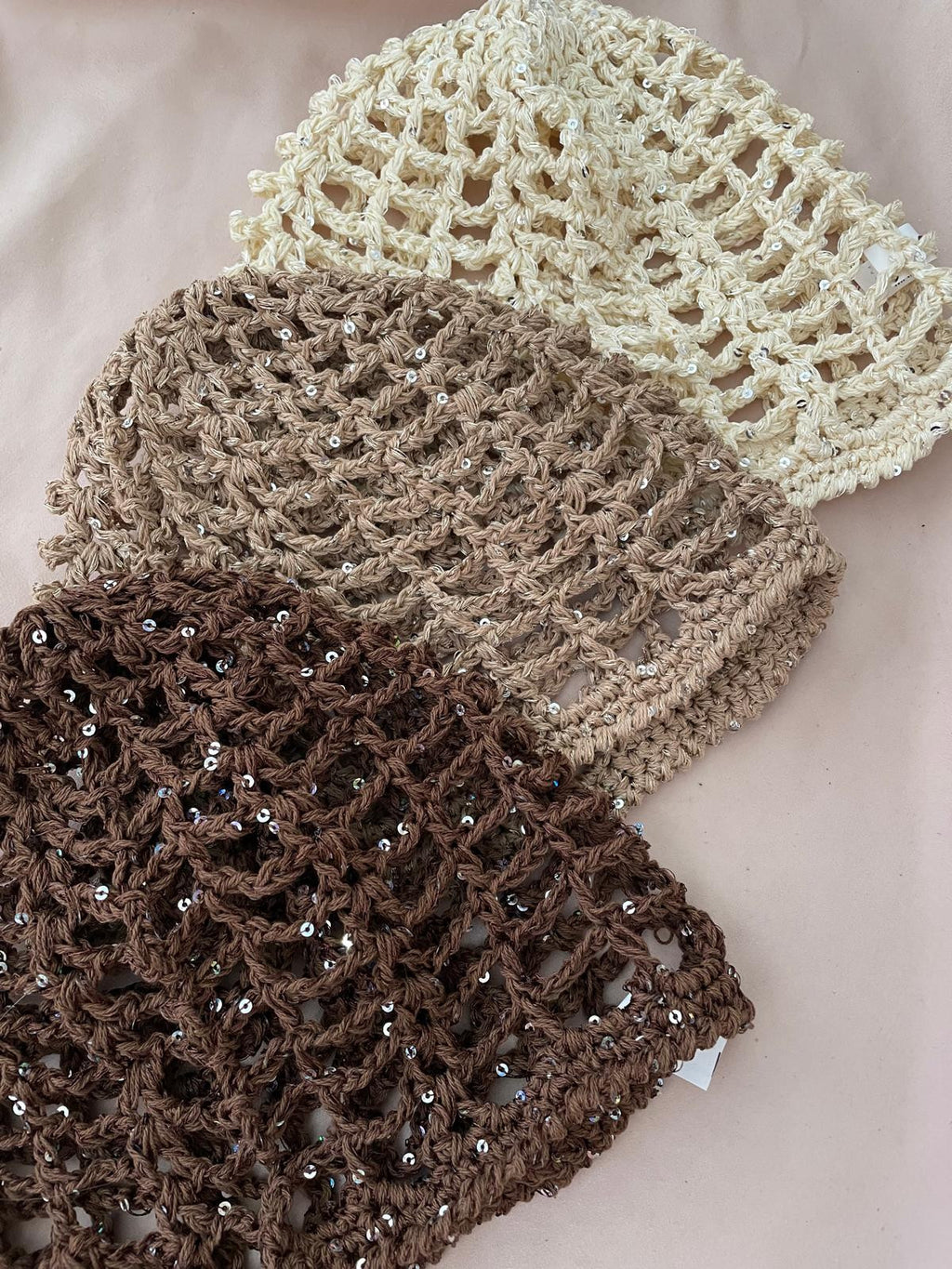 CASQUETE CROCHET LENTEJUELAS