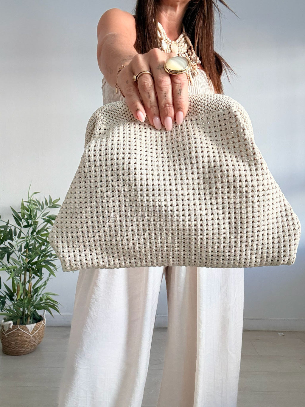 BOLSO CLUTCH PERFORADO