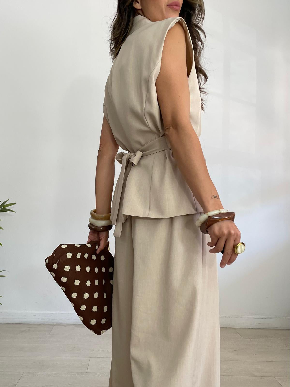 CONJUNTO CHALECO + PANTALÓN PLIEGUES