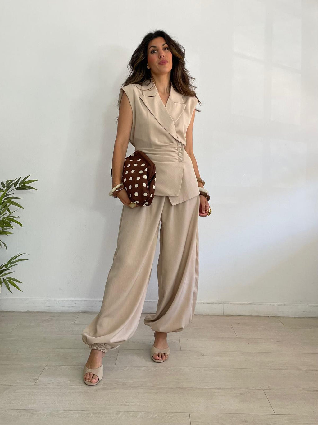 CONJUNTO CHALECO + PANTALÓN PLIEGUES