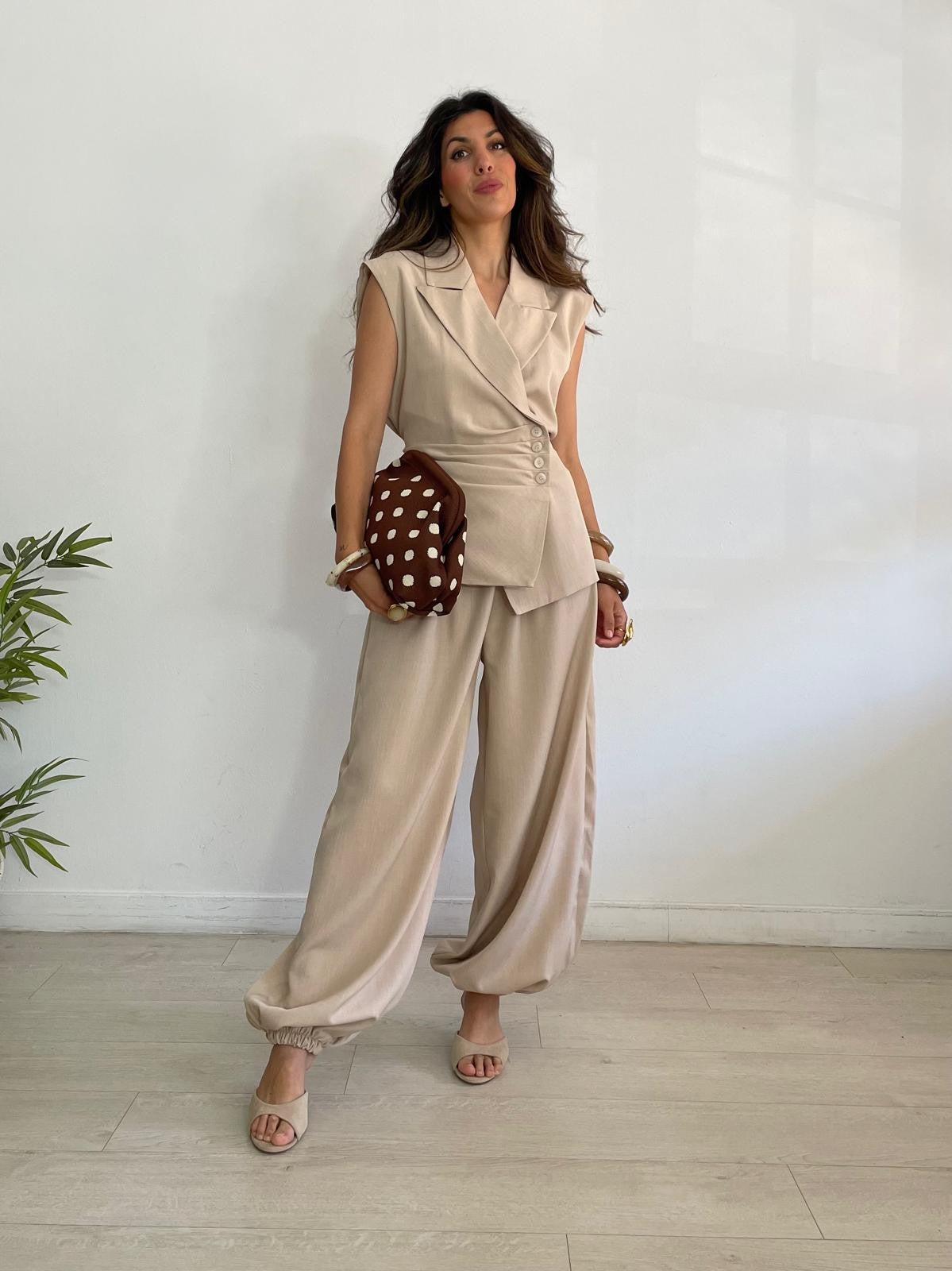 CONJUNTO CHALECO + PANTALÓN PLIEGUES