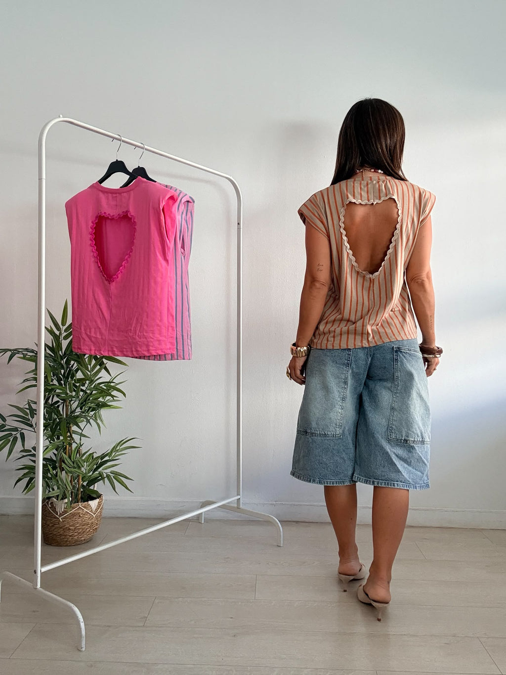 CAMISETA RAYAS CORAZÓN ESPALDA