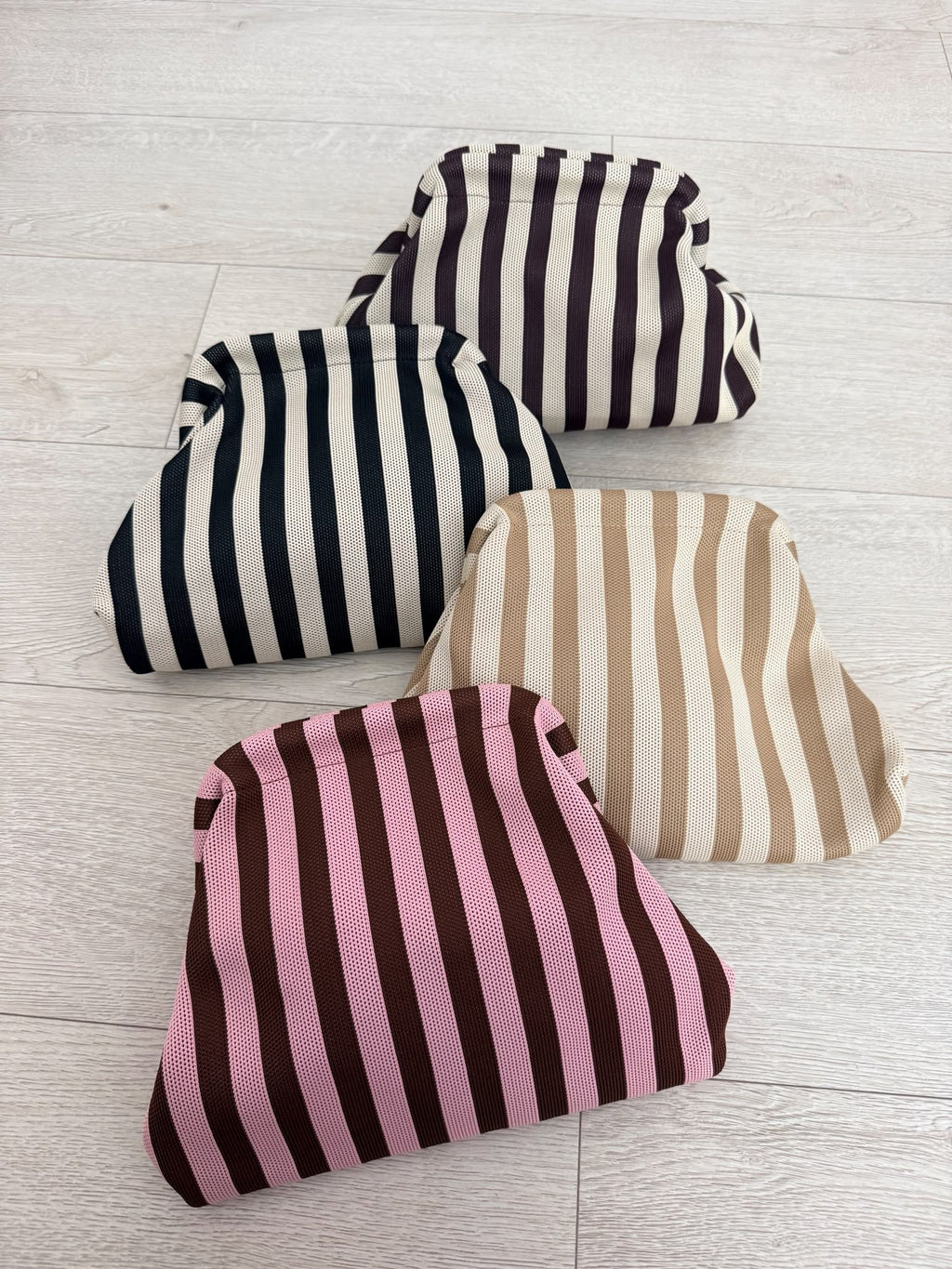BOLSO RAYITAS CLUTCH