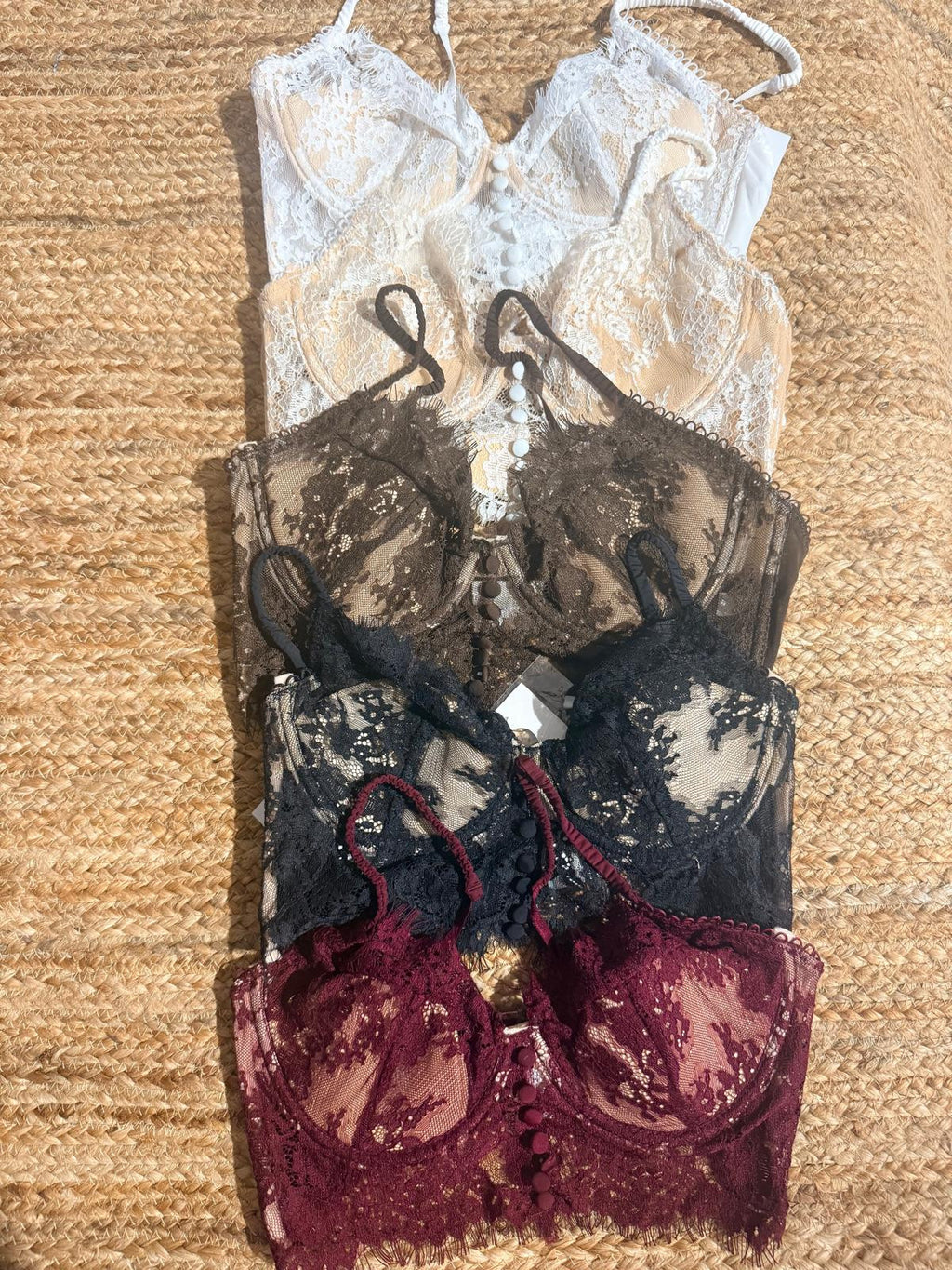 BRALETTE ENCAJE BOTONCITOS