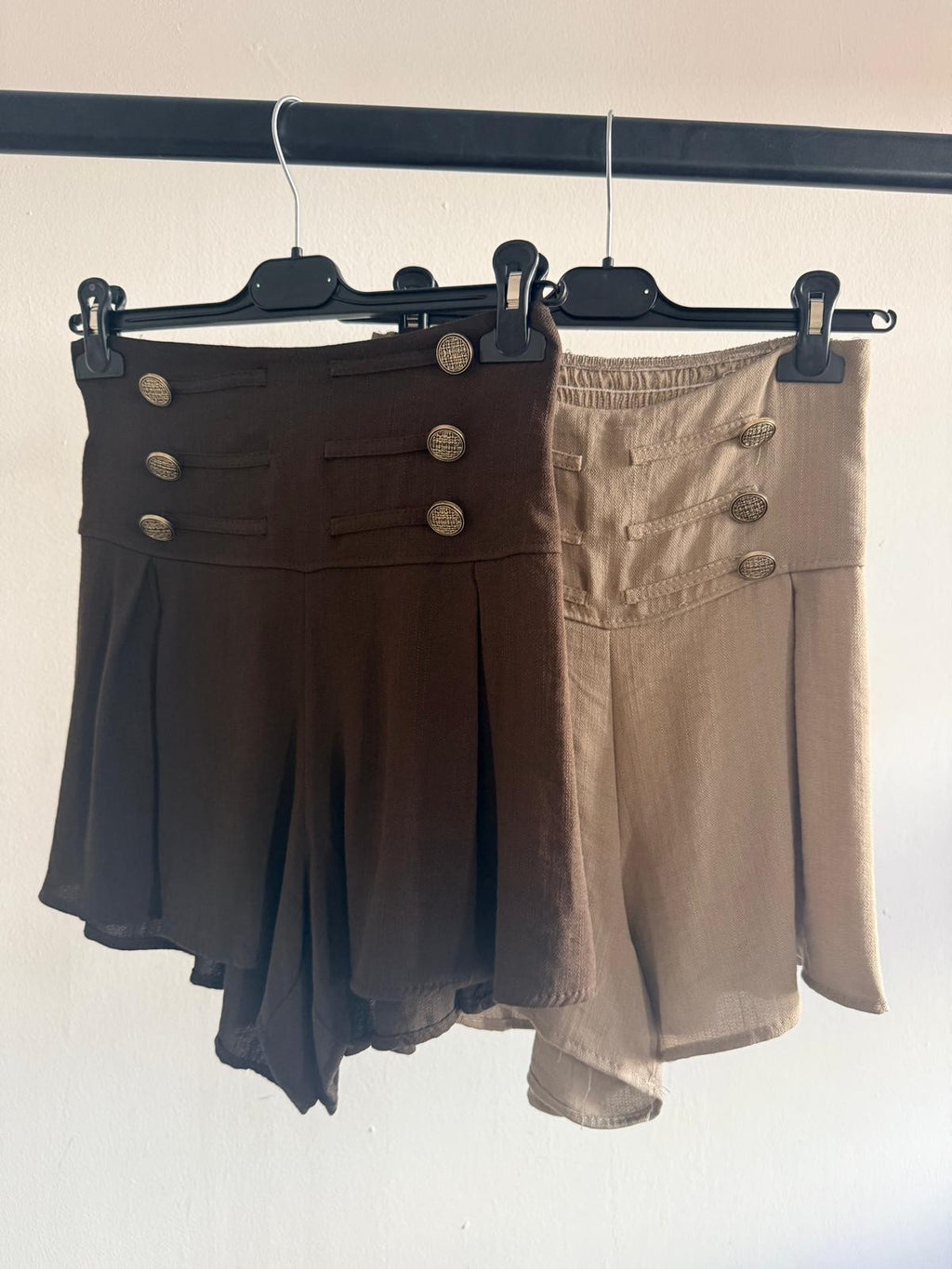 SHORT BOTONES