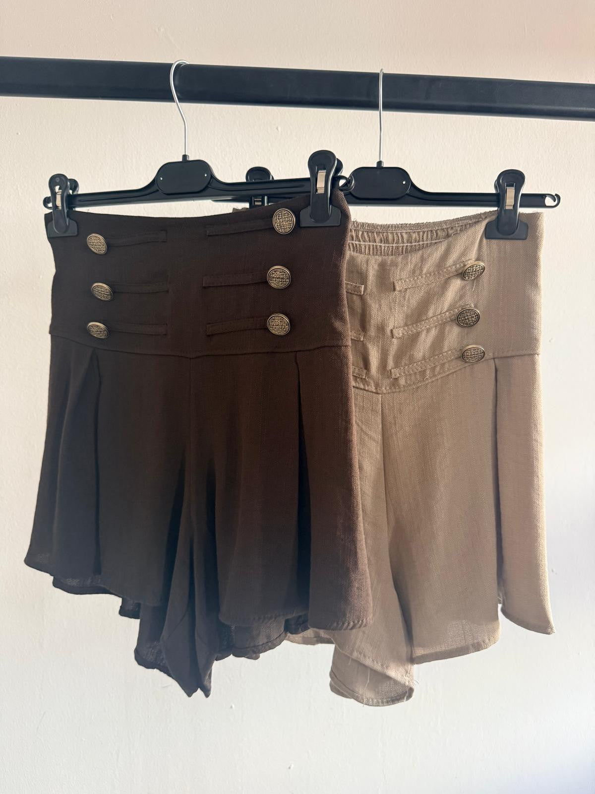 SHORT BOTONES
