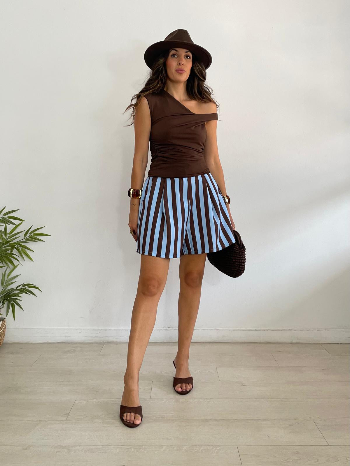 SHORT RAYAS