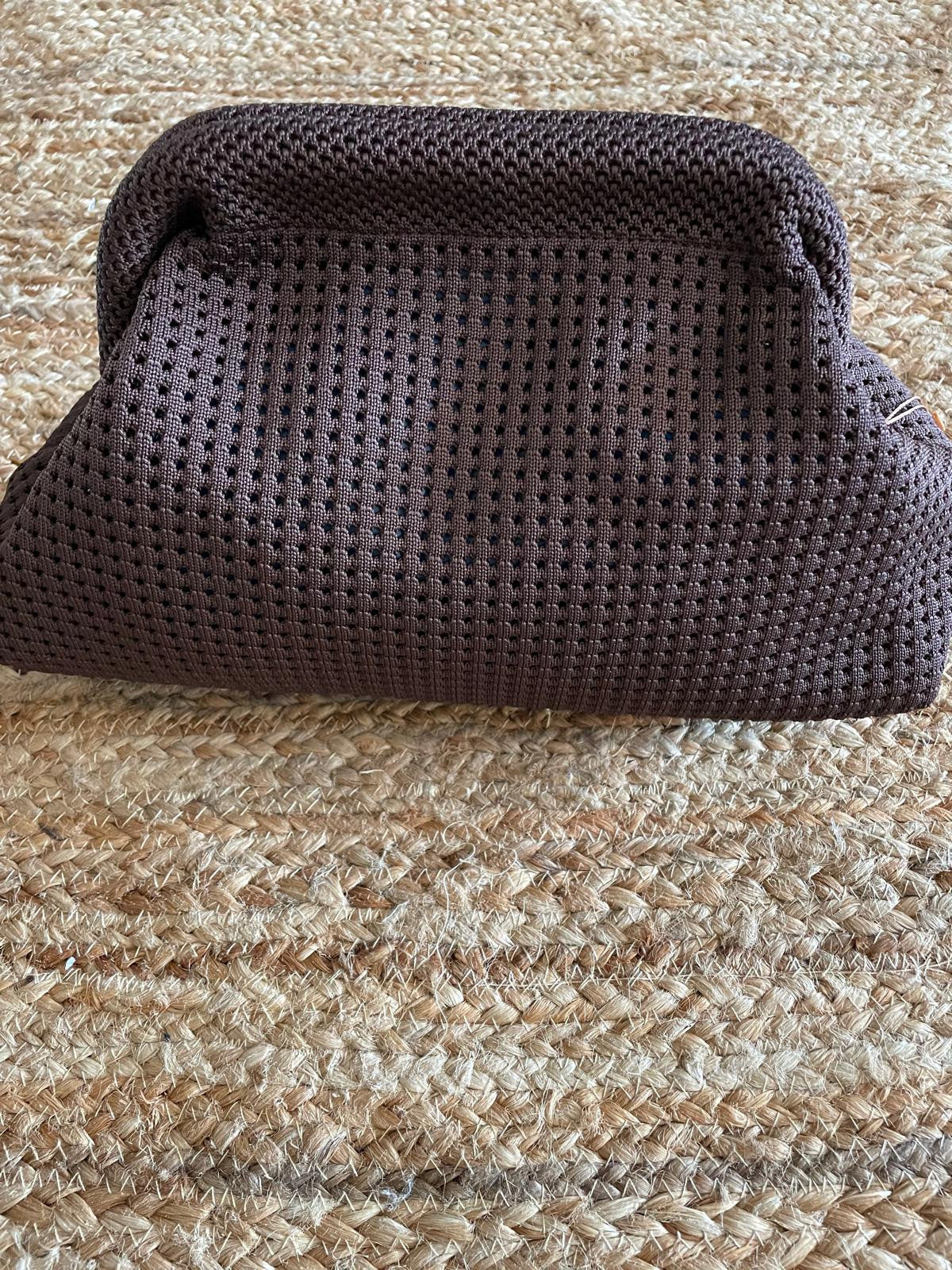 BOLSO CLUTCH PERFORADO