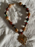 COLLAR PIEDRECITAS CORAZÓN DORADO