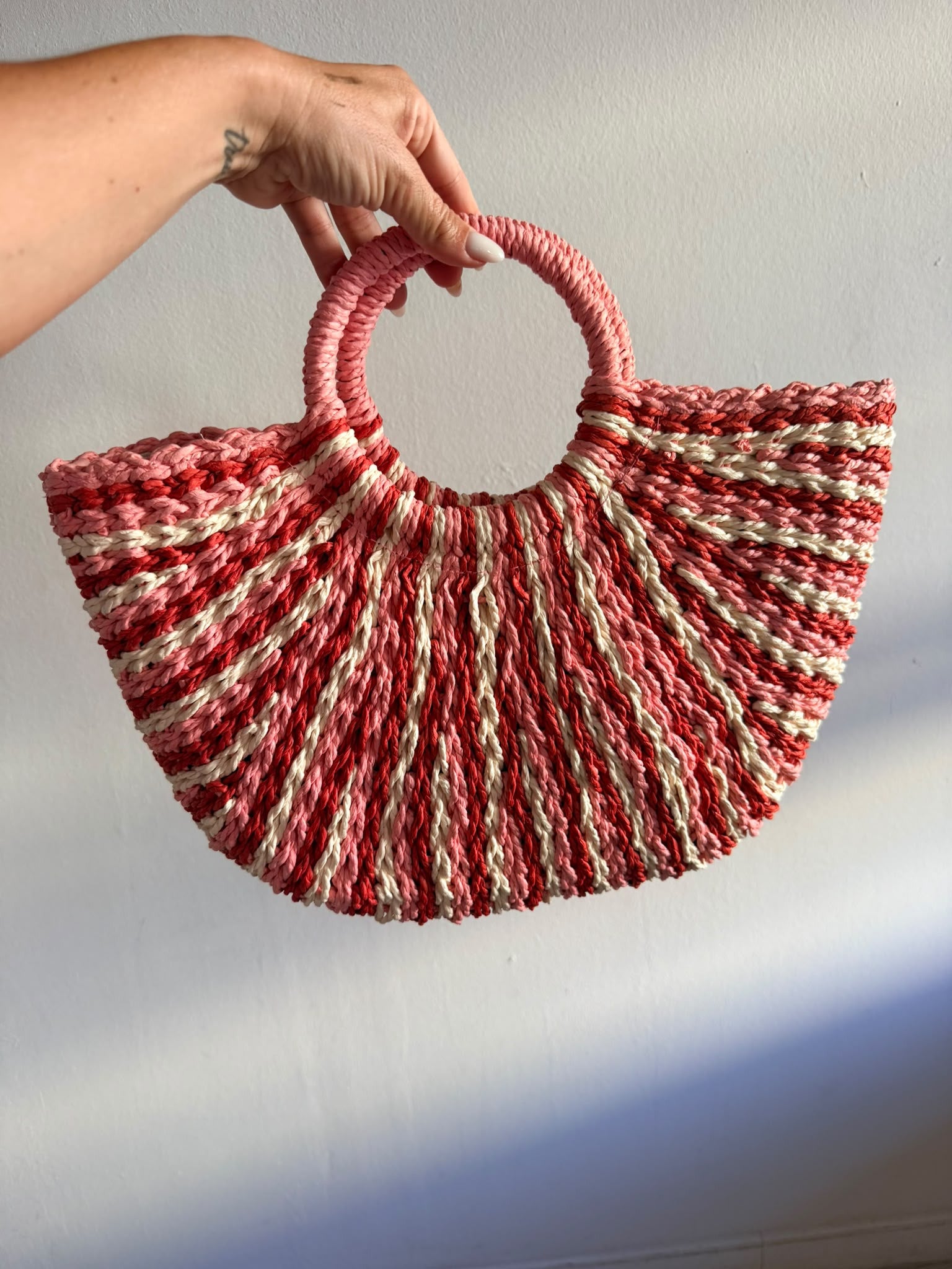 CESTA TRENZADA TRICOLOR