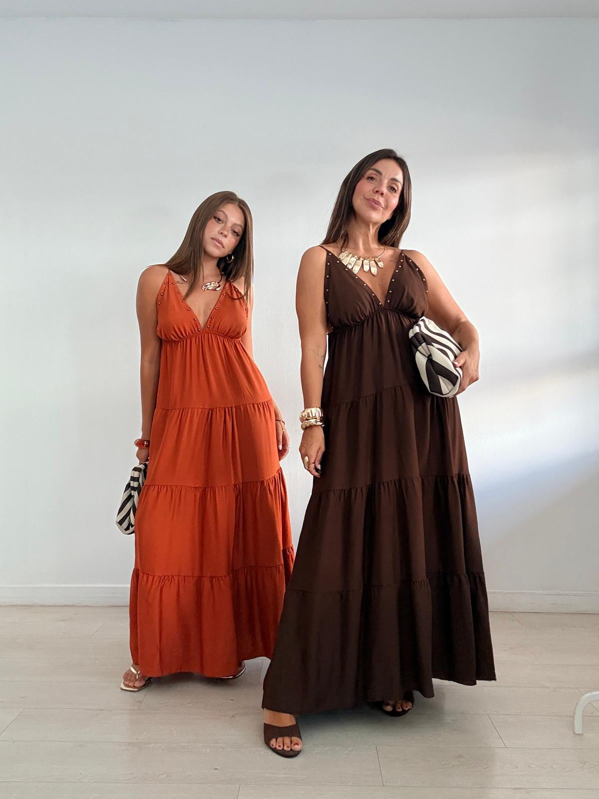 VESTIDO LARGO TACHITAS PECHO