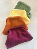 BOLSO CLUTCH PERFORADO COLORS