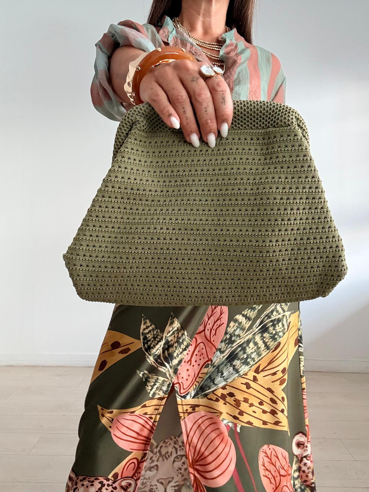BOLSO CLUTCH PERFORADO COLORS