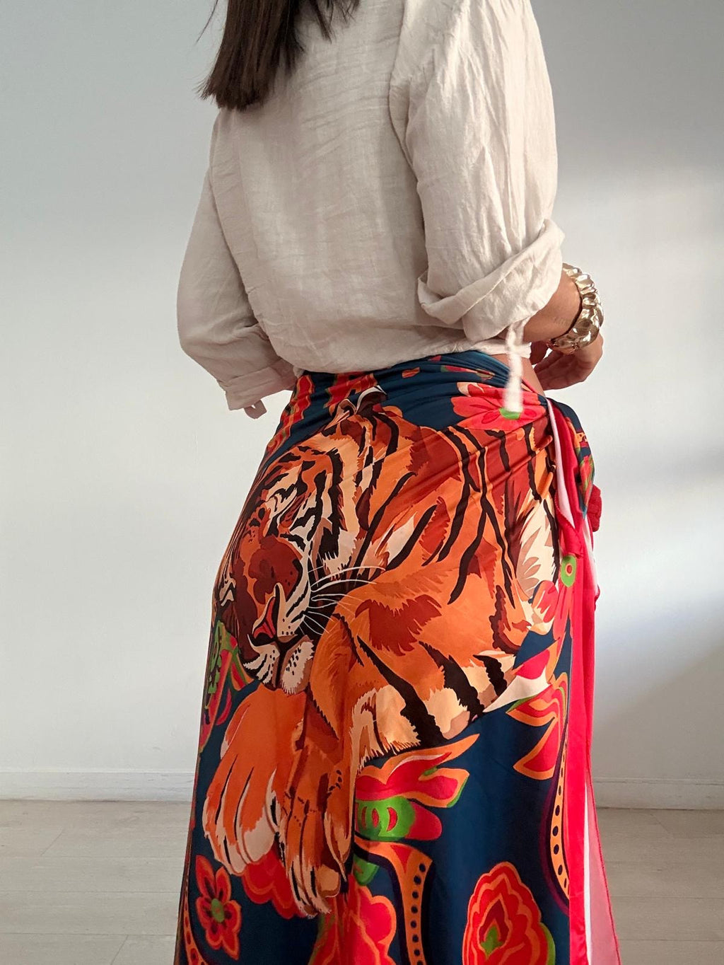 FALDA LARGA LICRA TIGRE CORAL/AZUL