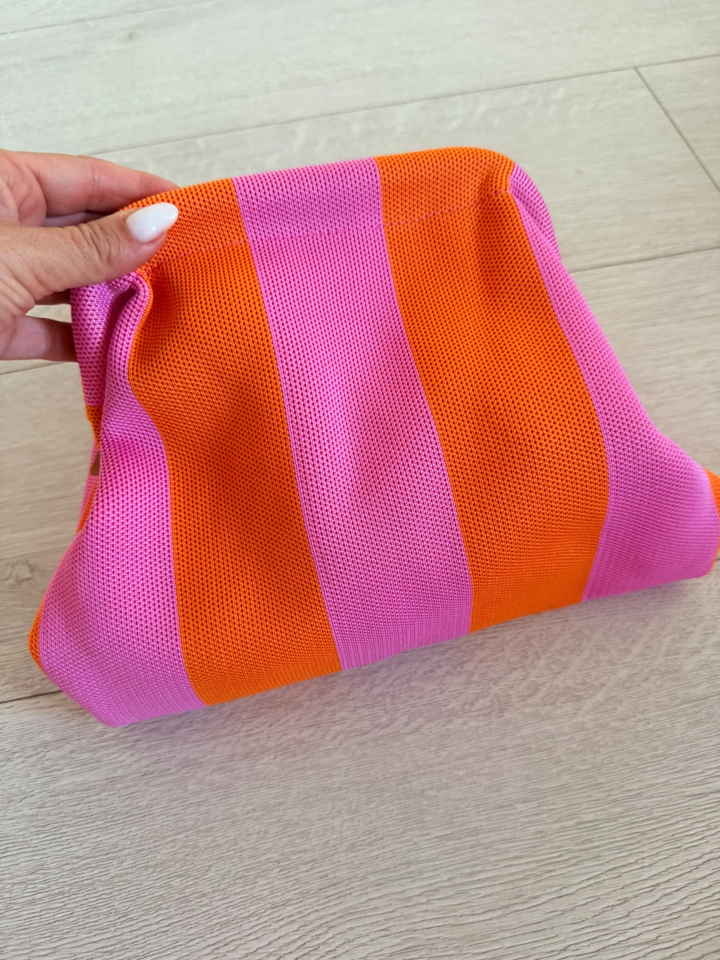 BOLSO CLUTCH RAYAS ROSA Y NARANJA