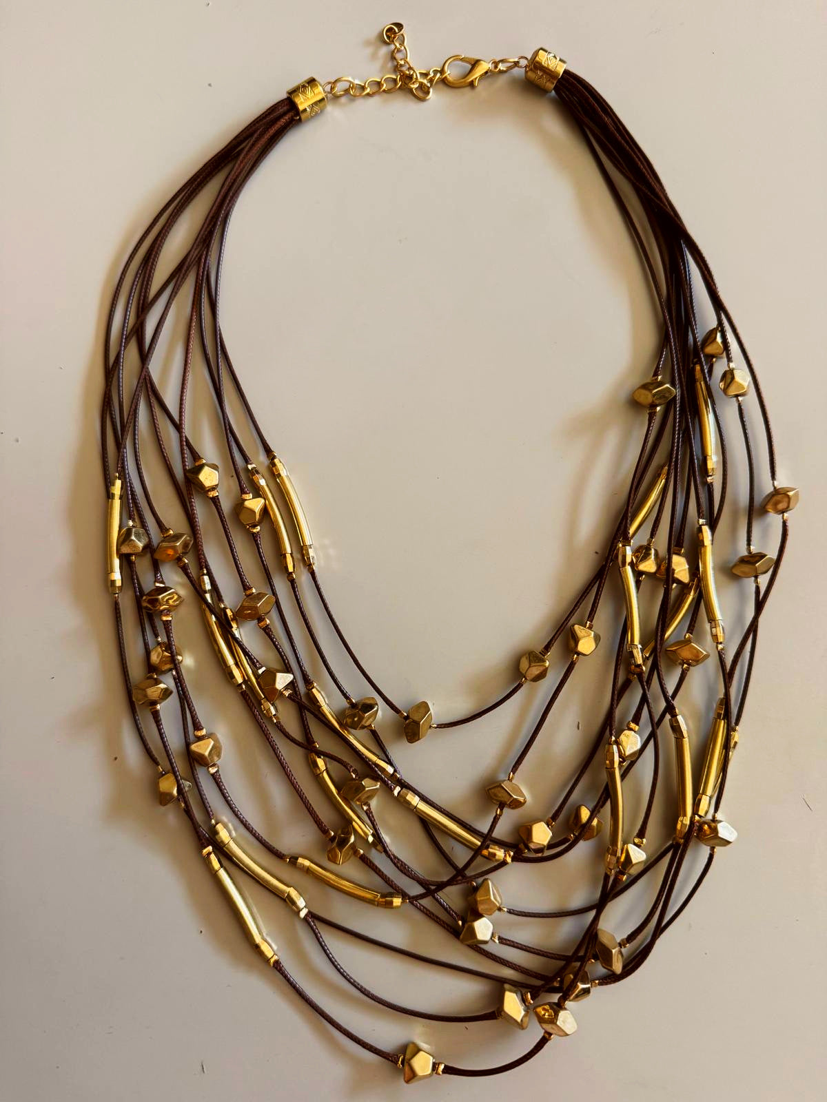 COLLAR MULTICAPA DORADO