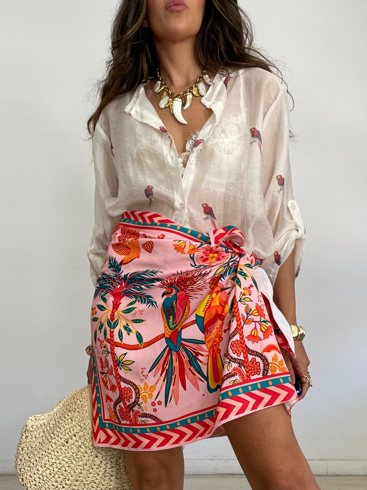BLUSA ABOTONADA LOROS