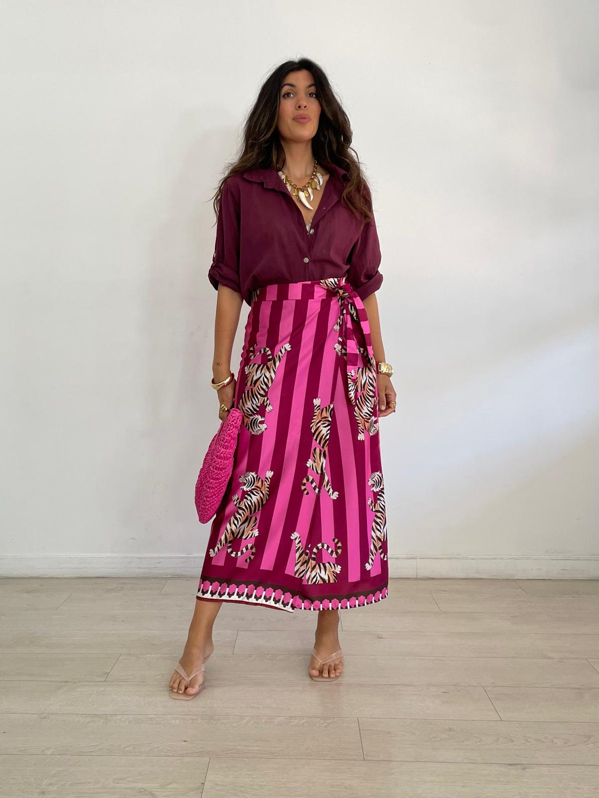 FALDA LARGA SATÉN PAREO TIGRE RAYAS FUCSIA