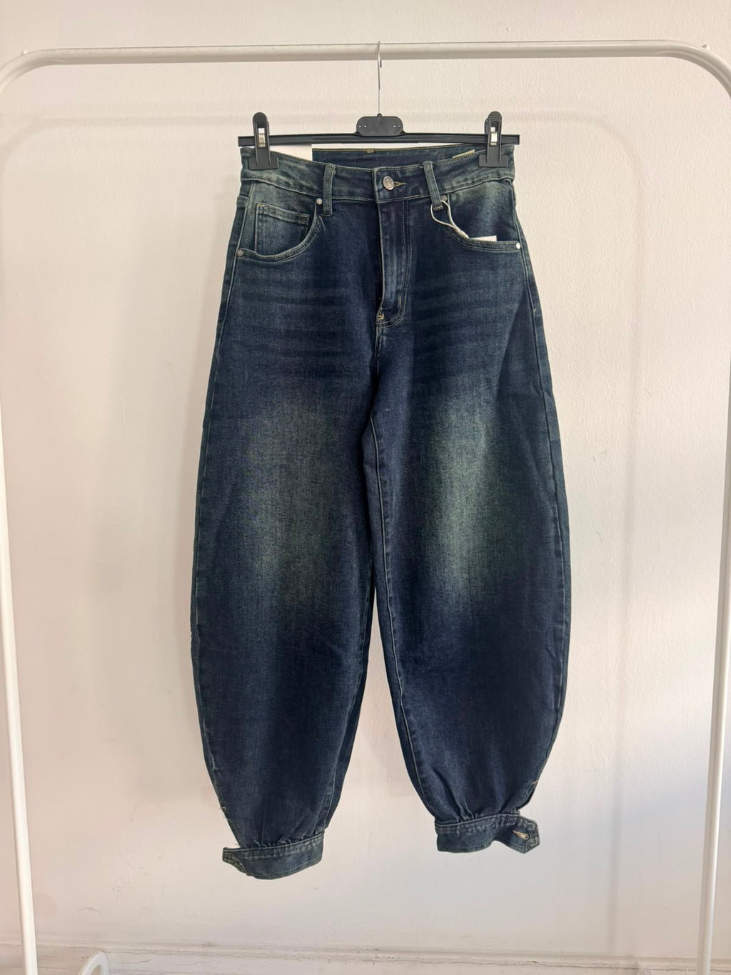 JEANS BALLOON BOTÓN TOBILLO