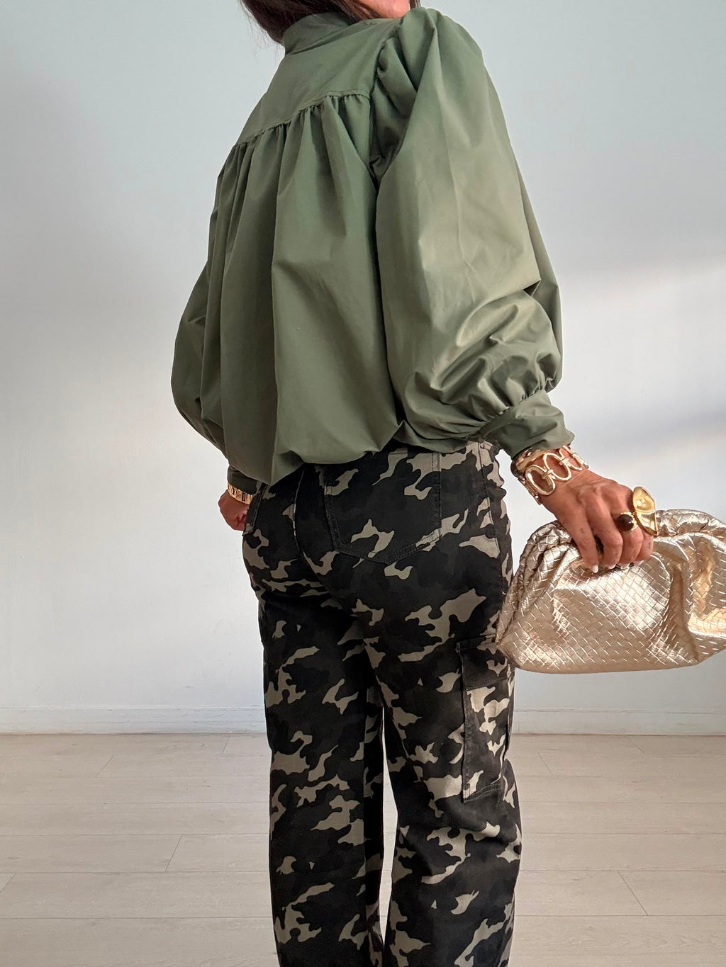 BOMBER ABOTONADA
