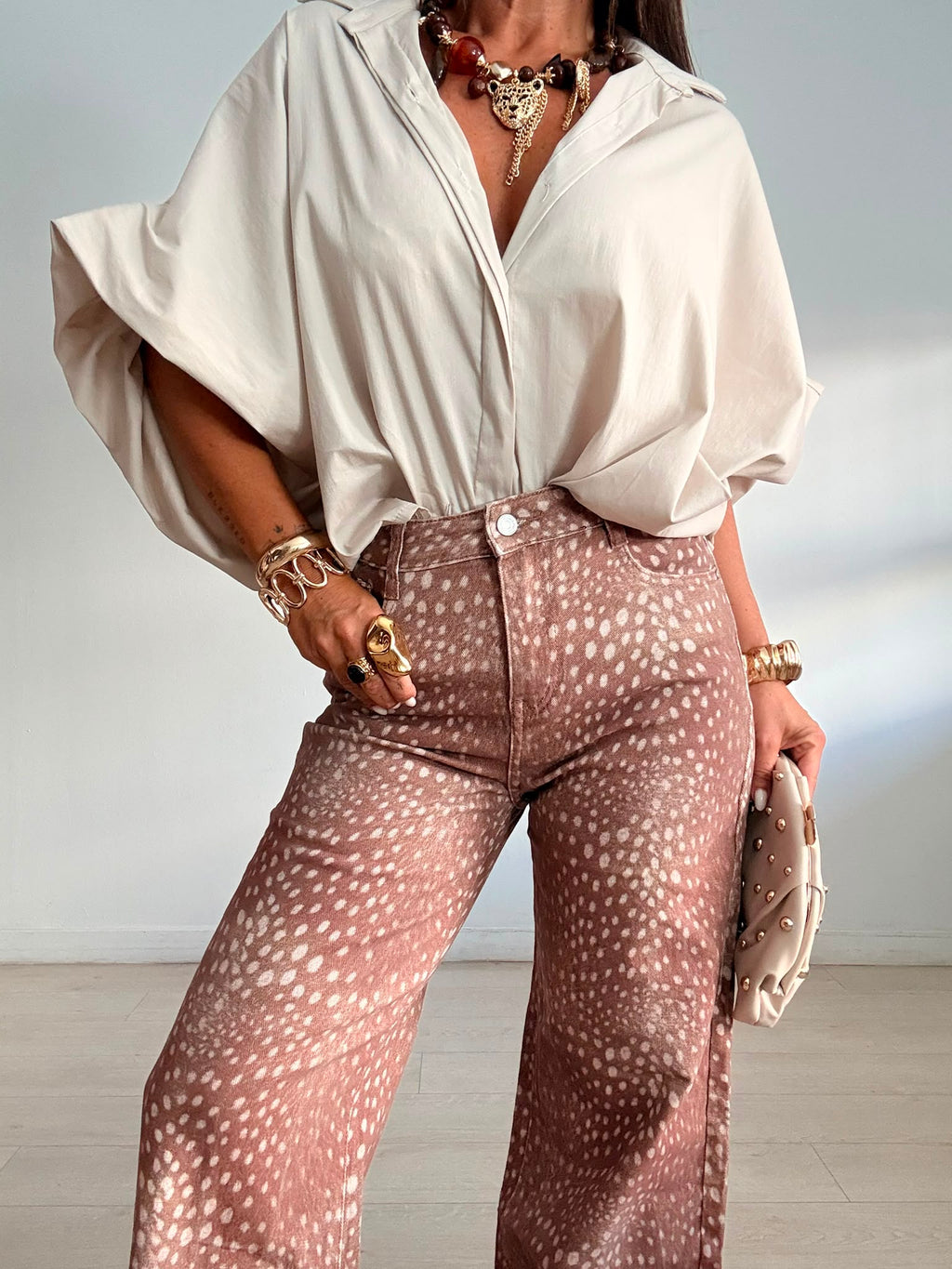 PANTALÓN VAQUERO MANCHITAS MARRÓN
