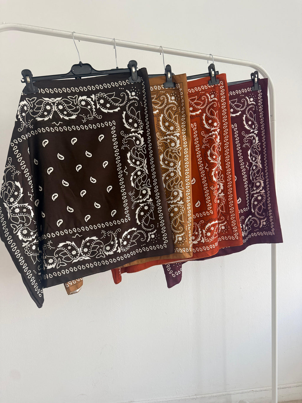 FALDA CORTA LAZADA BANDANA