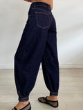 JEANS OSCUROS COGIDOS AL TOBILLO
