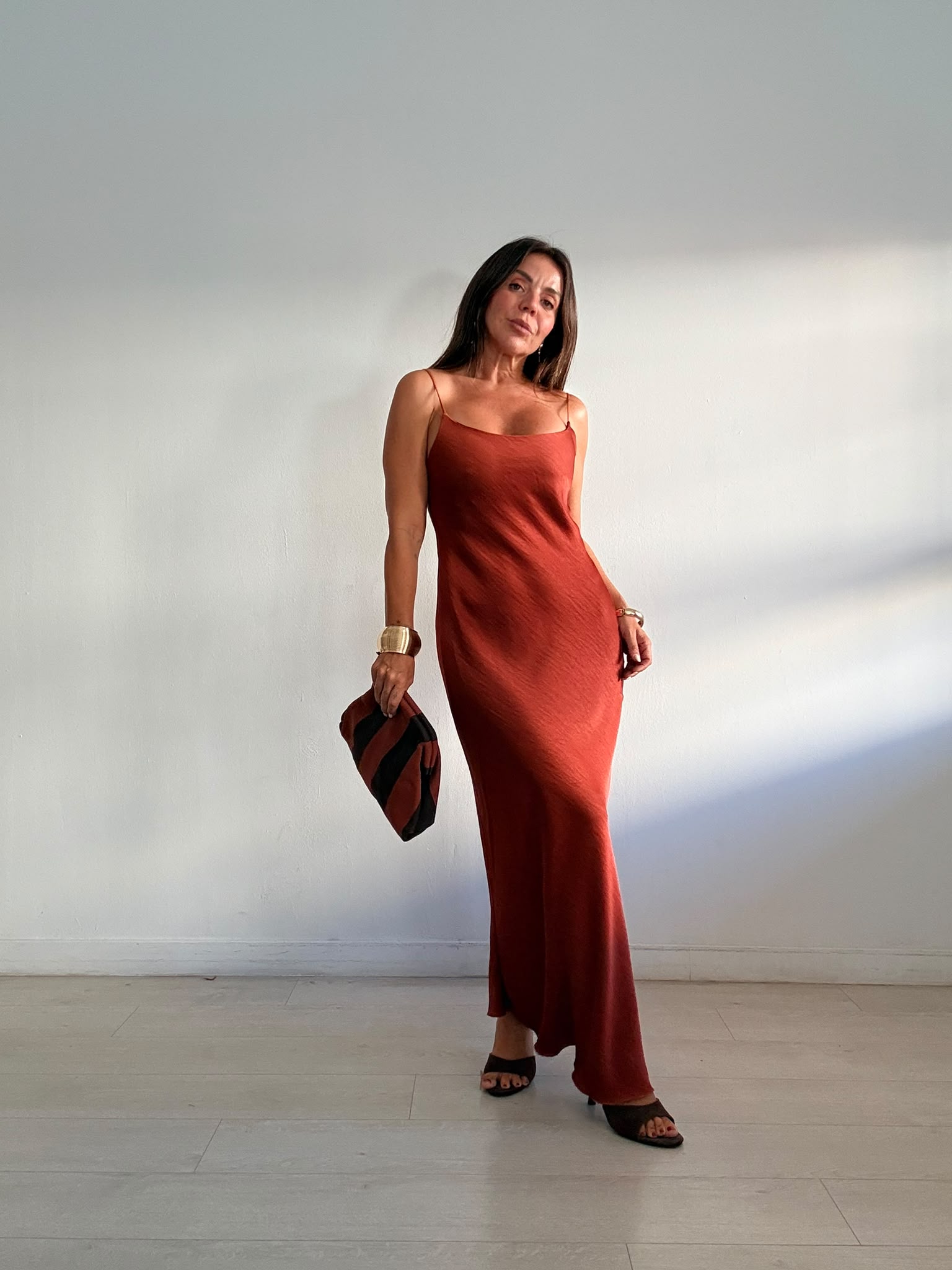 VESTIDO LARGO SATINADO BASIC