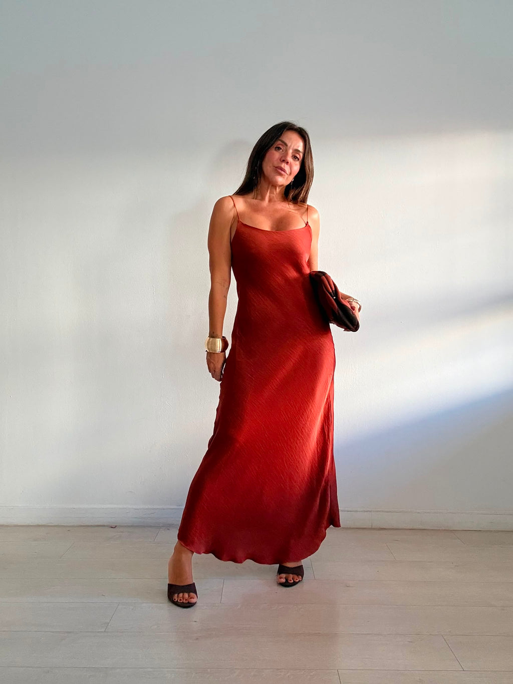 VESTIDO LARGO SATINADO BASIC