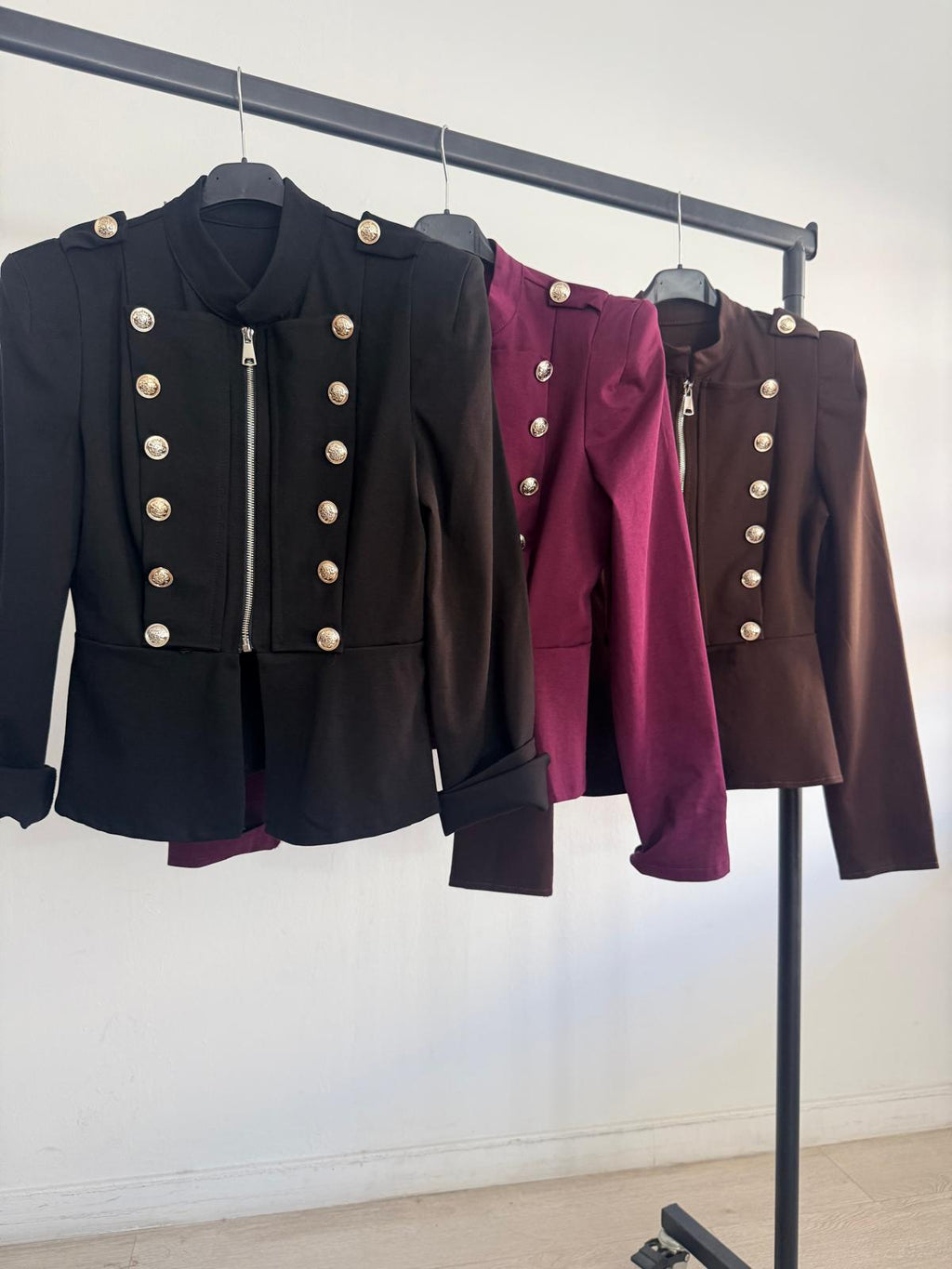 CHAQUETA HOMBRERAS + CREMALLERA