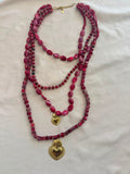 COLLAR GRANATE CORAZONES DORADOS