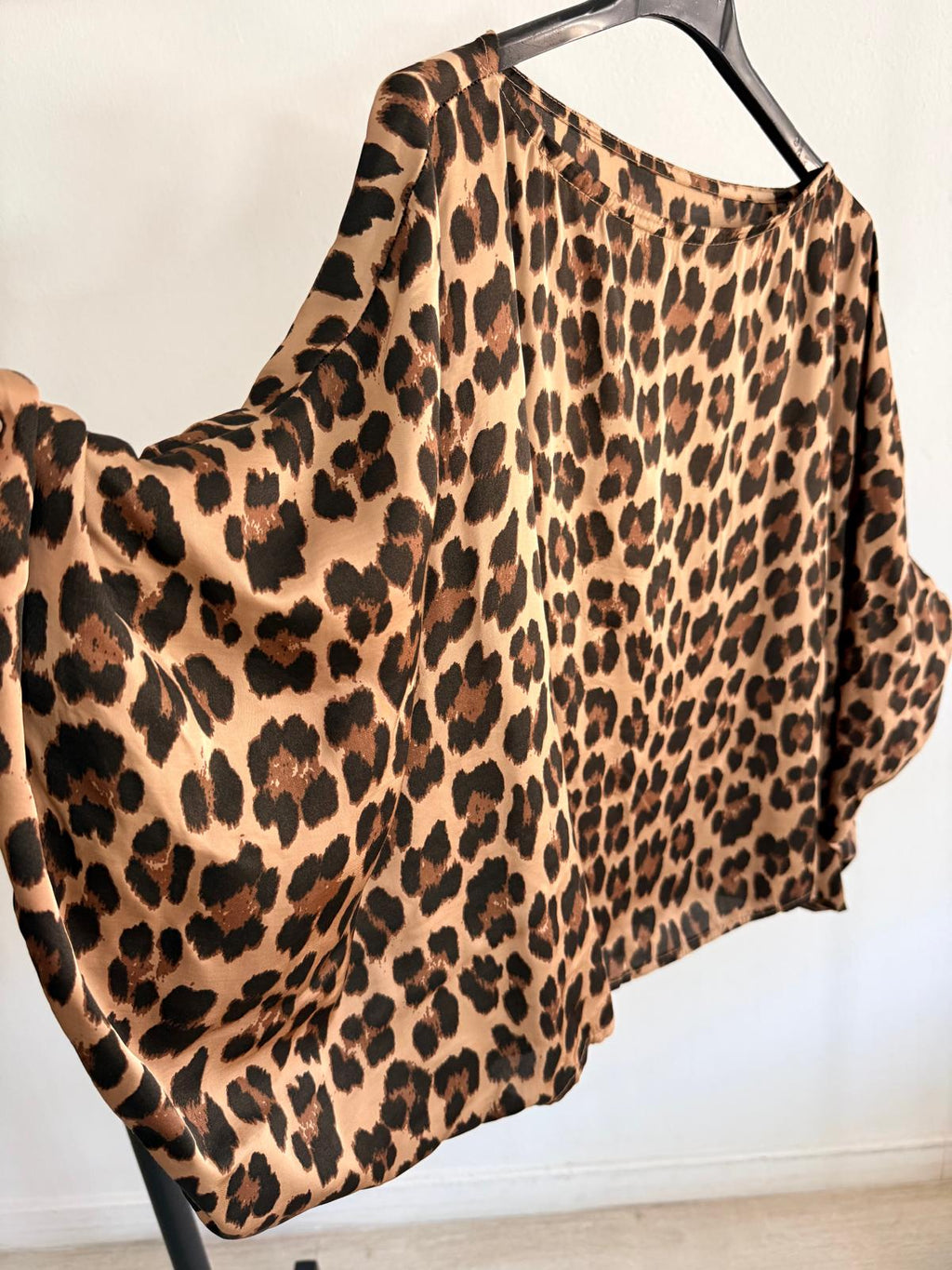 BLUSA BASIC CORTA  LEOPARDO