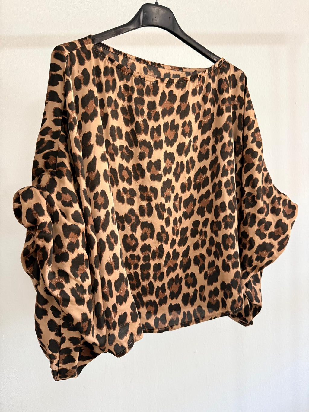 BLUSA BASIC CORTA  LEOPARDO