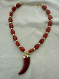 COLLAR CUERNO Y PIEDRAS ROJAS