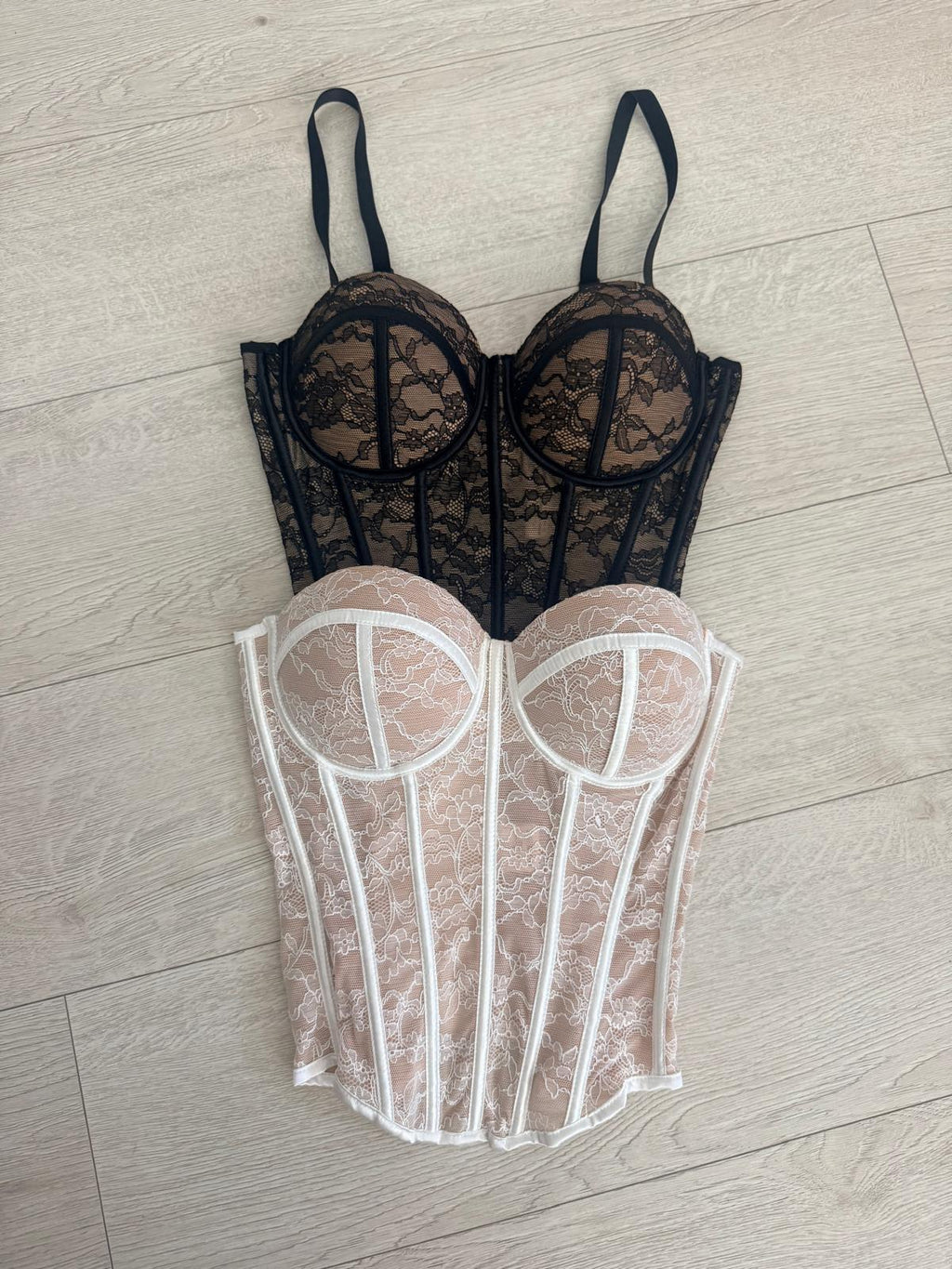 CORSET ENCAJE YARA