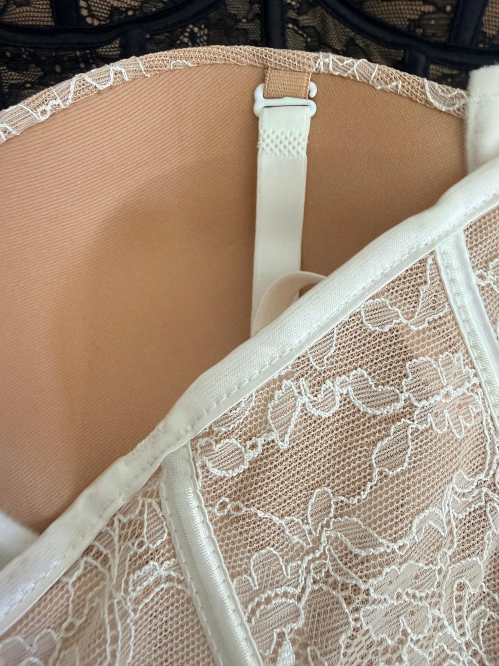 CORSET ENCAJE YARA