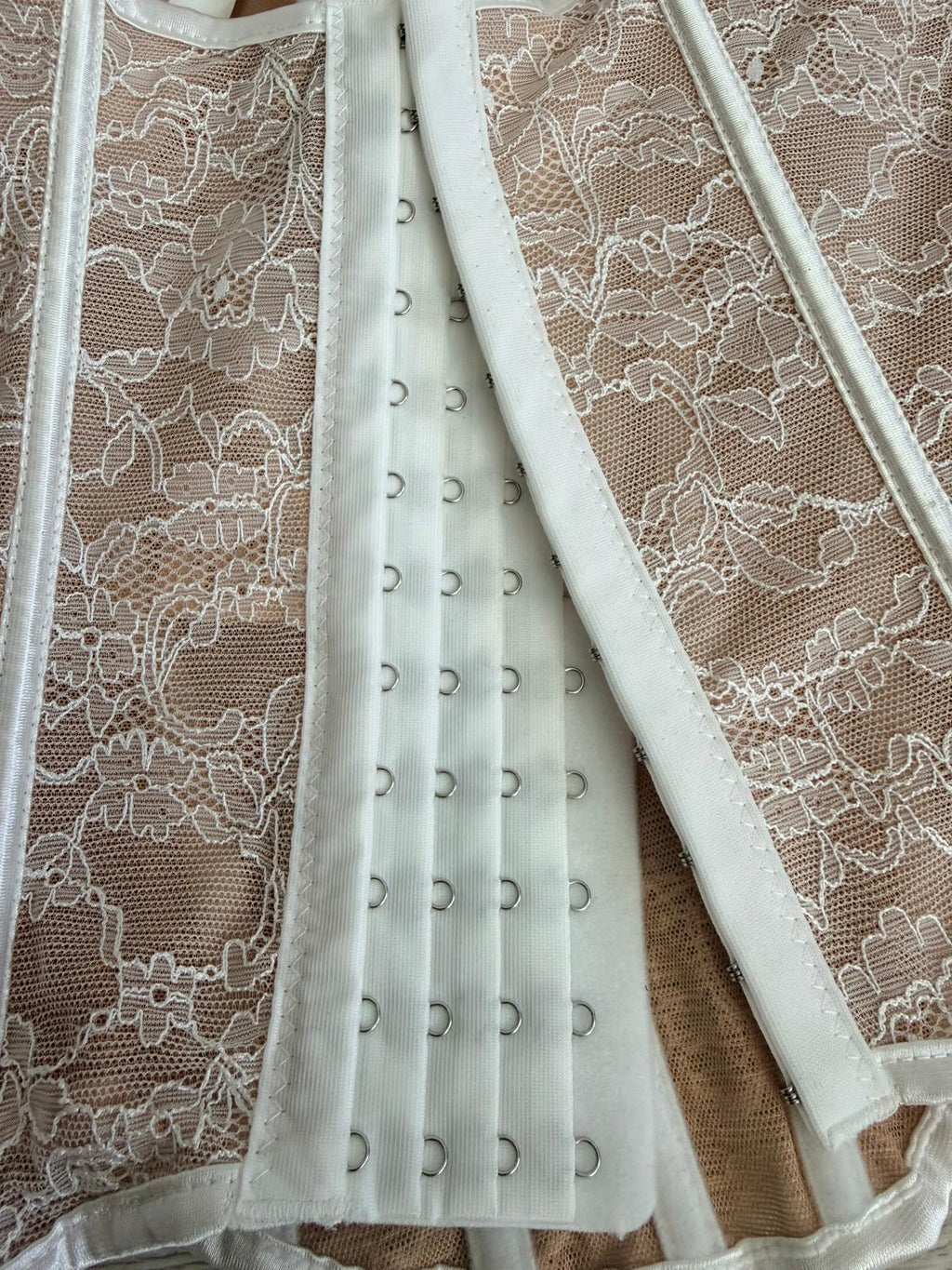 CORSET ENCAJE YARA